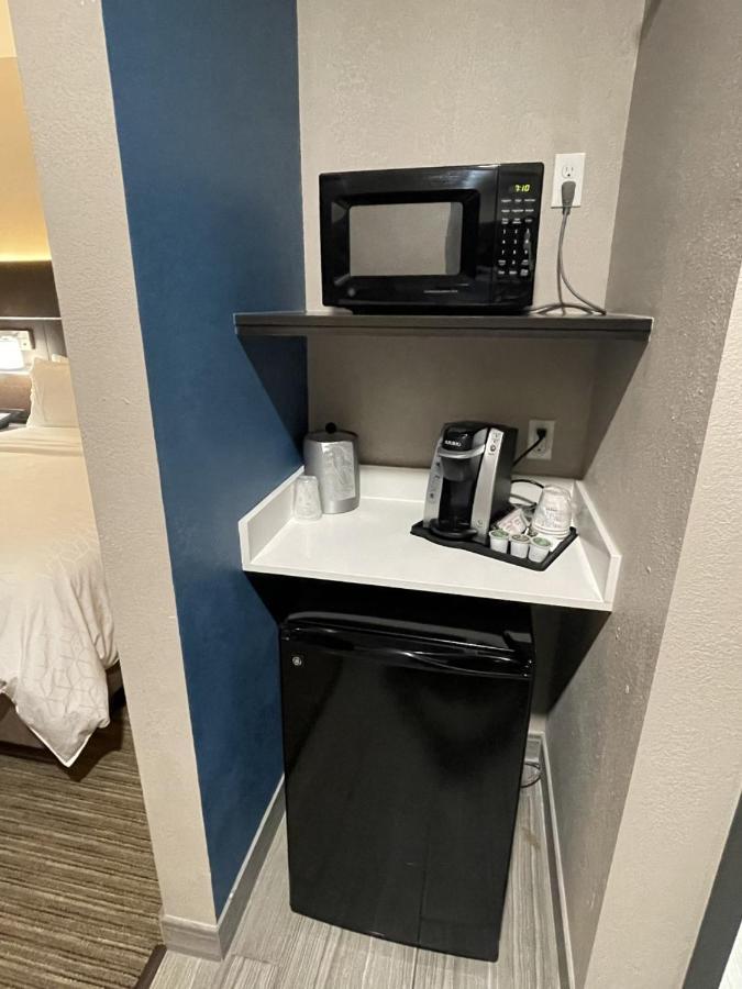 Holiday Inn Express Hotel And Suites Ada By Ihg Ngoại thất bức ảnh