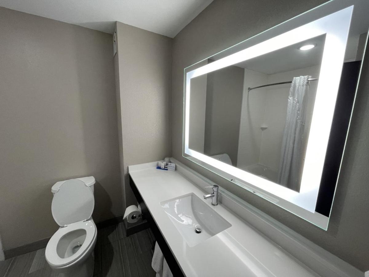 Holiday Inn Express Hotel And Suites Ada By Ihg Ngoại thất bức ảnh