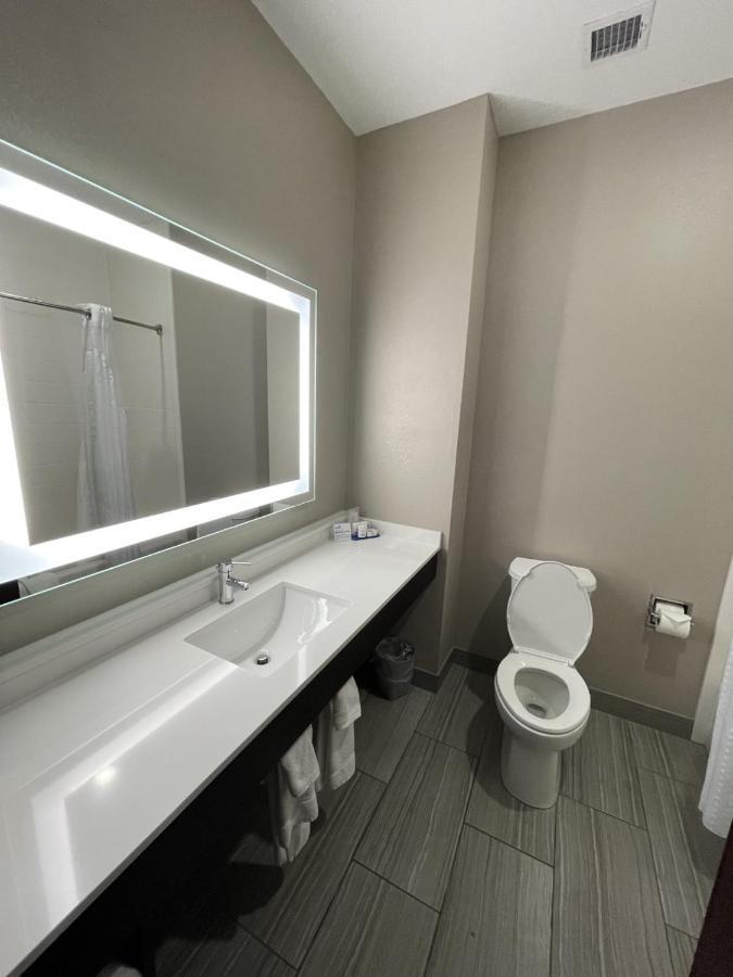 Holiday Inn Express Hotel And Suites Ada By Ihg Ngoại thất bức ảnh