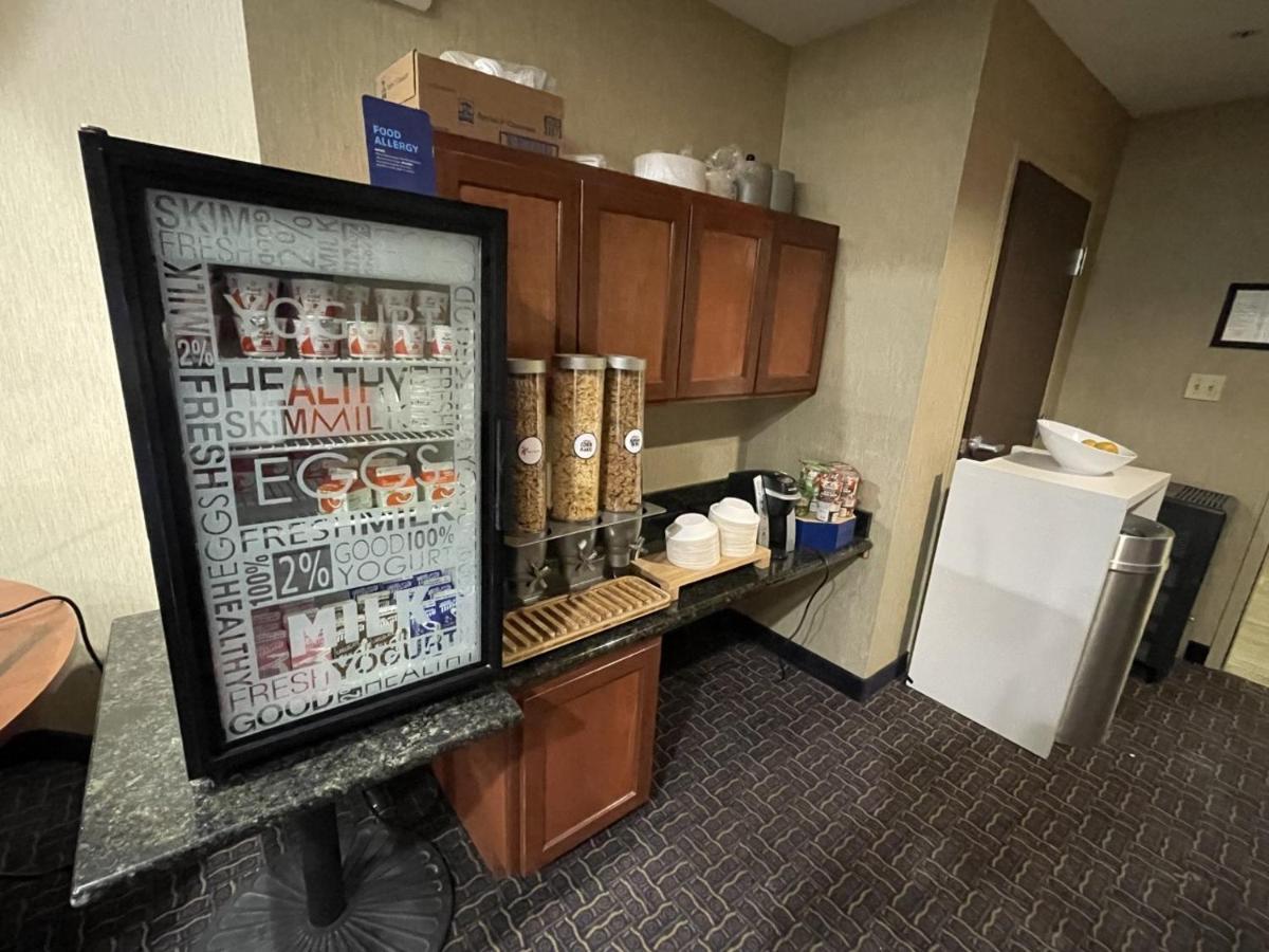 Holiday Inn Express Hotel And Suites Ada By Ihg Ngoại thất bức ảnh