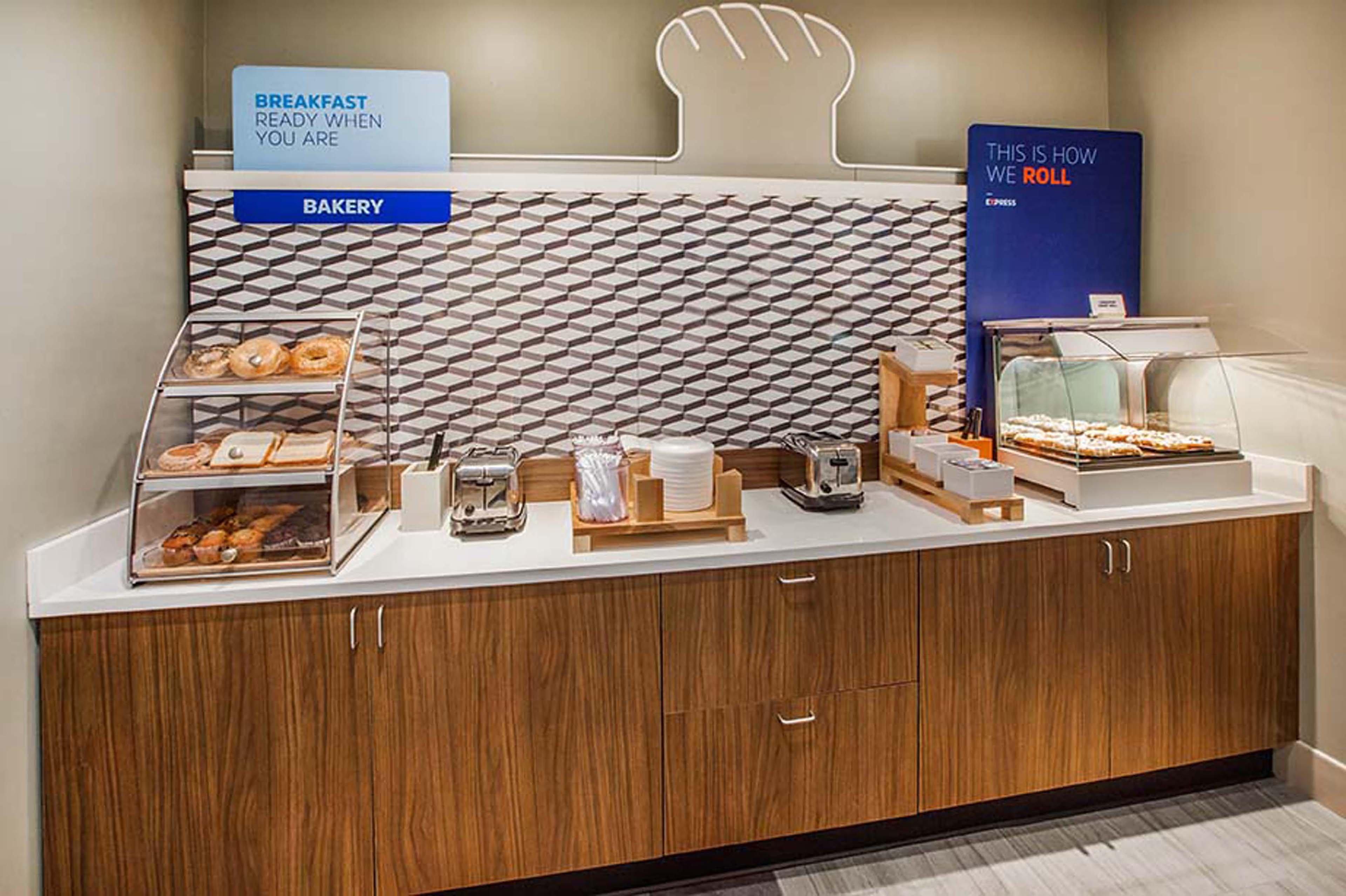 Holiday Inn Express Hotel And Suites Ada By Ihg Ngoại thất bức ảnh