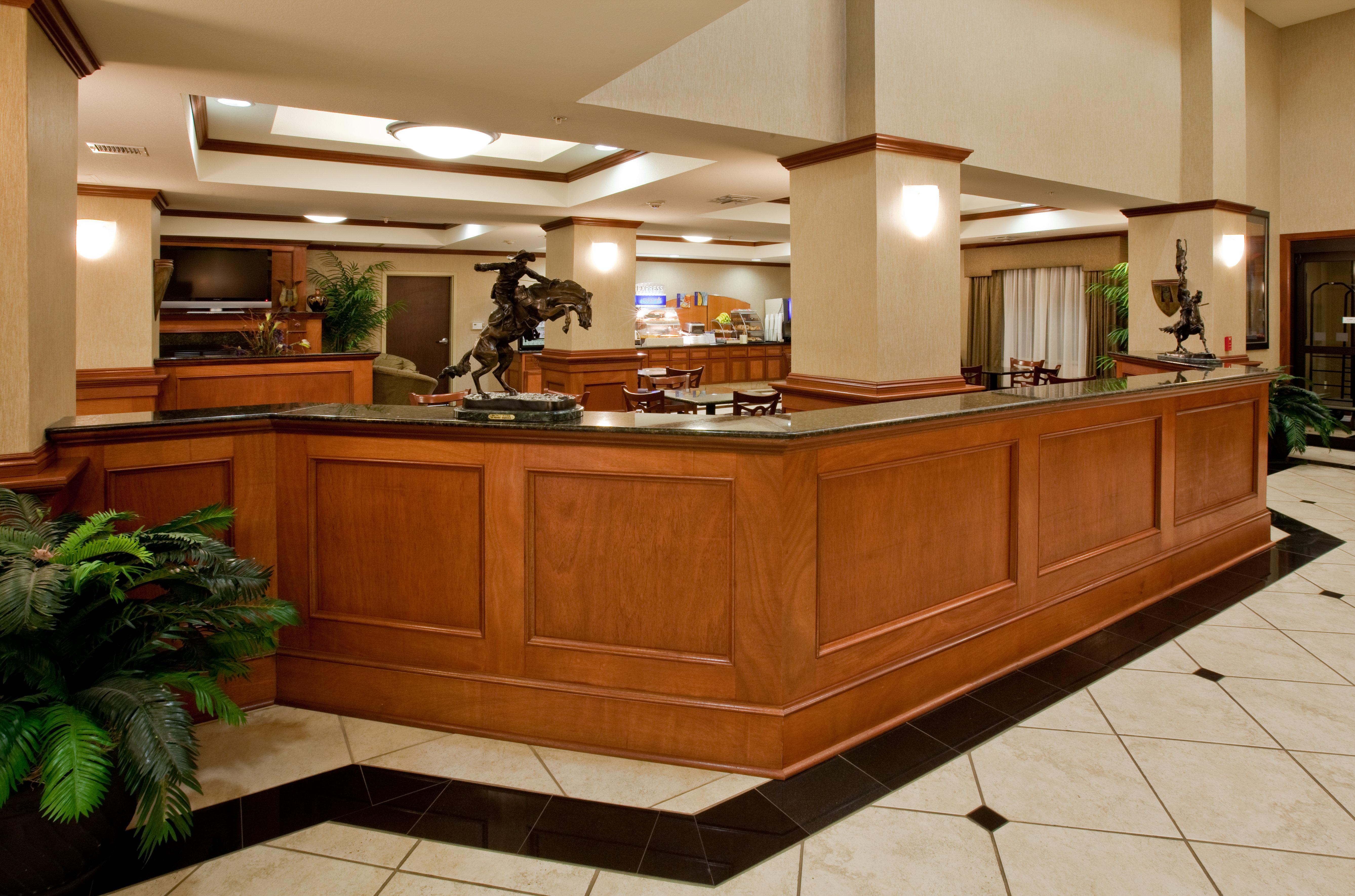 Holiday Inn Express Hotel And Suites Ada By Ihg Ngoại thất bức ảnh