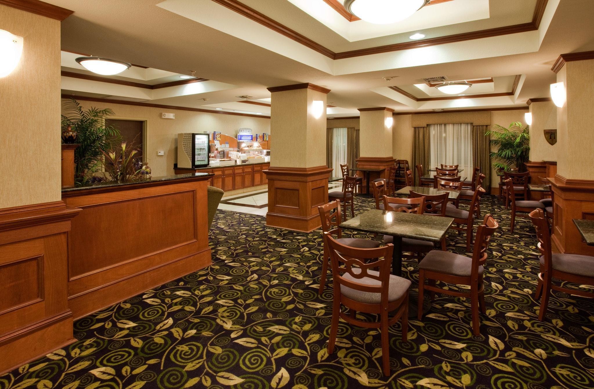 Holiday Inn Express Hotel And Suites Ada By Ihg Ngoại thất bức ảnh