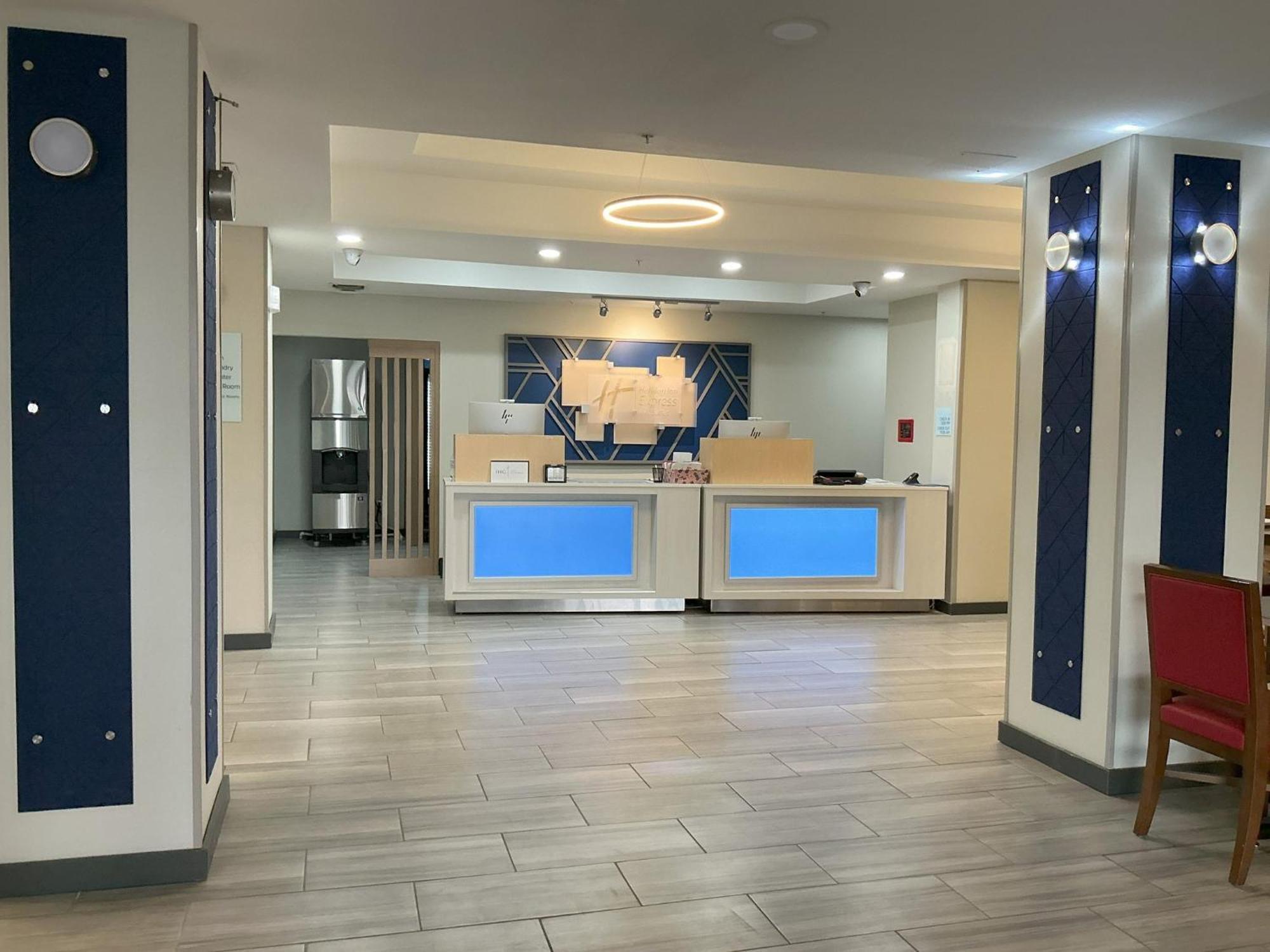 Holiday Inn Express Hotel And Suites Ada By Ihg Ngoại thất bức ảnh