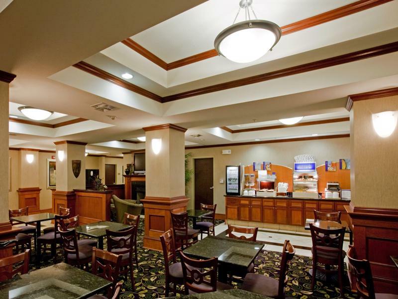 Holiday Inn Express Hotel And Suites Ada By Ihg Ngoại thất bức ảnh